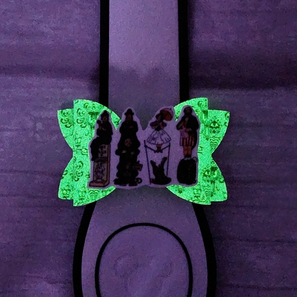 Stretching Room GLOW in the DARK Magic Band Bow - Picture 2 of 3